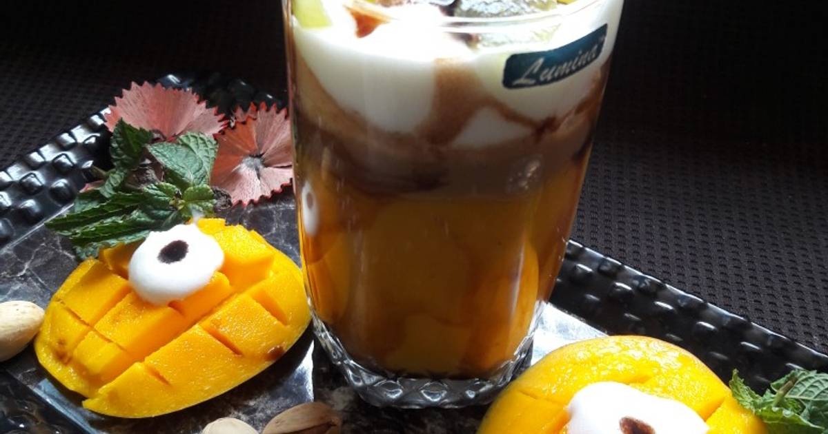 Mango Coffee Smoothie With Ice Cream Chocolate Syrup Recipe By Dr Deepti Srivastava Cookpad