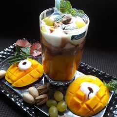 A picture of Mango-Coffee Smoothie with Ice-cream & chocolate syrup.