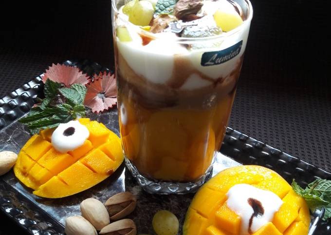 Mango-Coffee Smoothie with Ice-cream & chocolate syrup