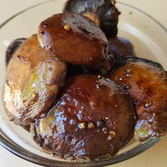 A picture of My Quick Black Pepper and Balsamic vinegared Mushrooms. 😀.