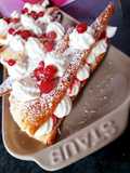 Feuilletés triangles gourmands chantilly framboises 😋#janvier