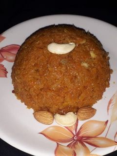 ગાજરનો હલવો (Carrot Halwa recipe in Gujarati) રેસીપી મુખ્ય ફોટો