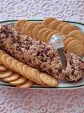 Rollo de queso con nuez y arándanos