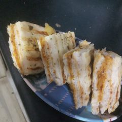 A picture of Kulcha sandwich.