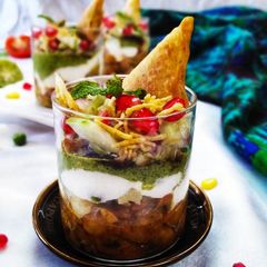A picture of Chana samosa chat shots.