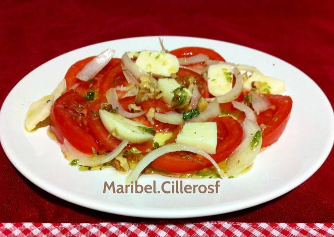 Ensalada De Tomate Queso Y Nueces Receta De Maribel Cillerosf Cookpad