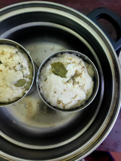 காஞ்சீபுரம் இட்லி/கோவில் இட்லி (Kanchipuram idli recipe in tamil) செய்முறை முக்கிய புகைப்படம்