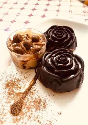 A picture of Rose shaped chocolate mousse cups.