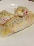 Rollitos de masa filo con mozzarella y pavo