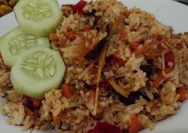Nasi goreng ikan rempah