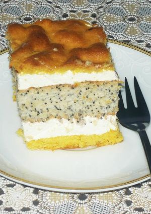 Zdjęcie przepisu Makowa delicja z kremem.
