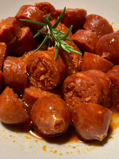 Una foto de Chorizos al vino blanco