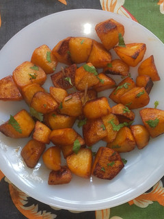 સ્વીટ ન સાર ડાઇસ્ડ પોટેટો(Sweet N Sour Diced Potato Recipe In Gujarati) રેસીપી મુખ્ય ફોટો