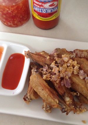 รูปของ ปีกไก่ทอดเกลือ deep-fried chicken middle wings