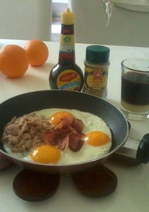 รูปของ ไข่กระทะ Indochina pan-fried egg with toppings in my homemade Thai style