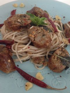 รูปของ Spaghetti with Northern Thai spicy sausage สปาเกตตี้ไส้อั่ว