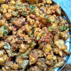 A picture of Ghobi mix pakoda.