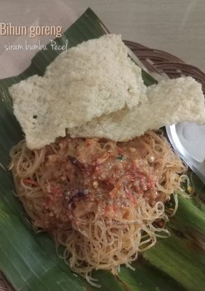 Foto resep Bihun Goreng siram bumbu Pecel