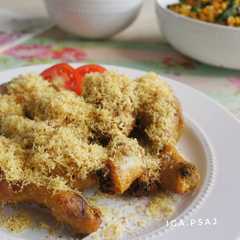 A picture of Ayam Serundeng.