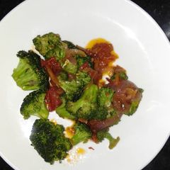 A picture of Broccoli and Tomatoes.