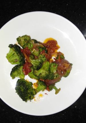 A picture of Broccoli and Tomatoes.