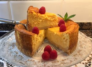 Foto principal de Tarta de queso Quark con vainilla y frambuesas (Tarta Alemana)
