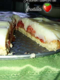 Una foto de Kuchen alemán con frutillas