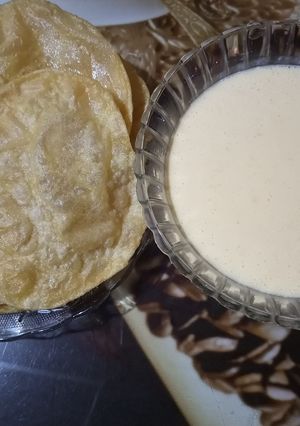 A picture of Aamrus & poori.
