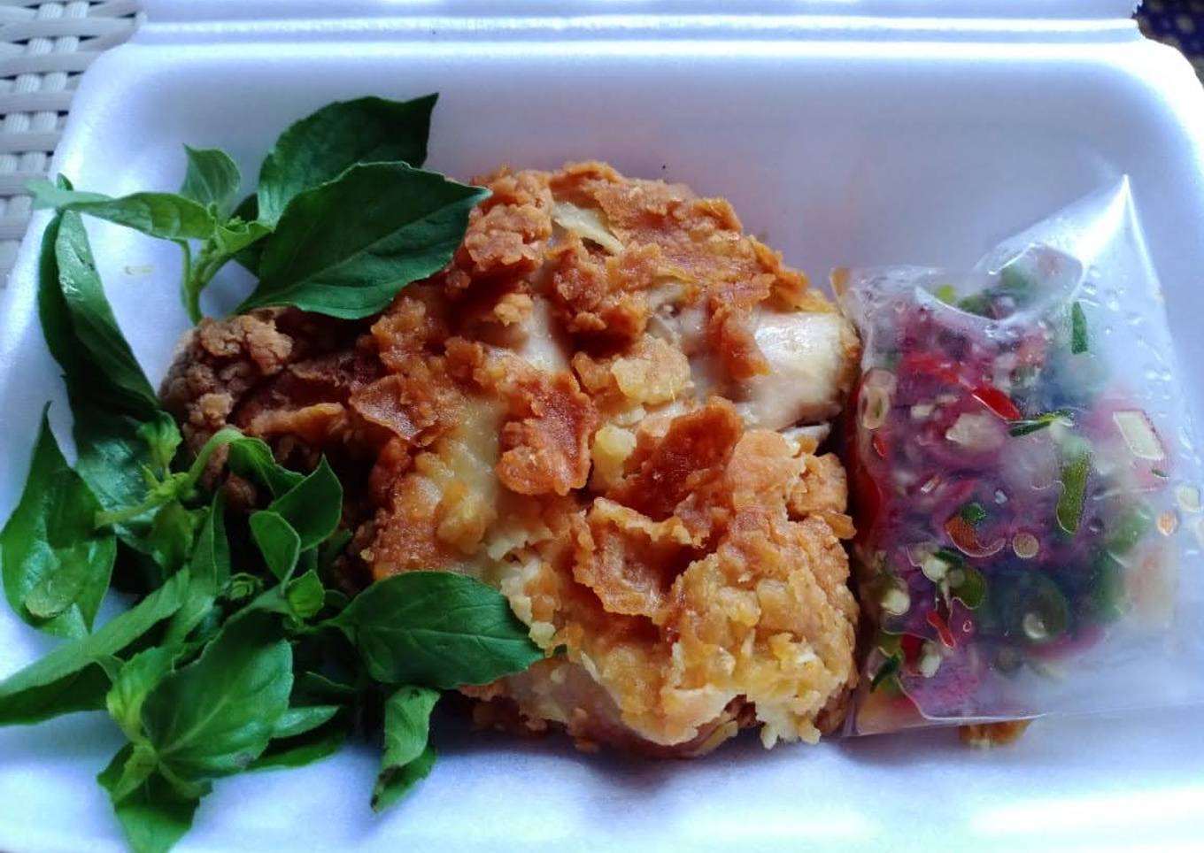 Keripik dengan saus