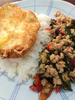รูปของ ผัดกะเพราหมูสับไข่ดาว