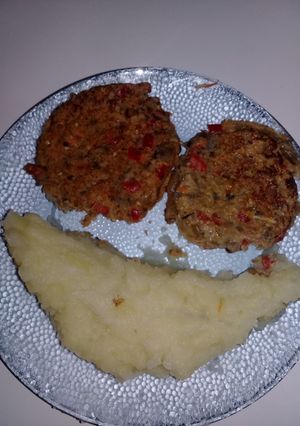 Una foto de Hamburguesas vegetarianas o Bocadillos de Berenjena con Puré 🍆😋