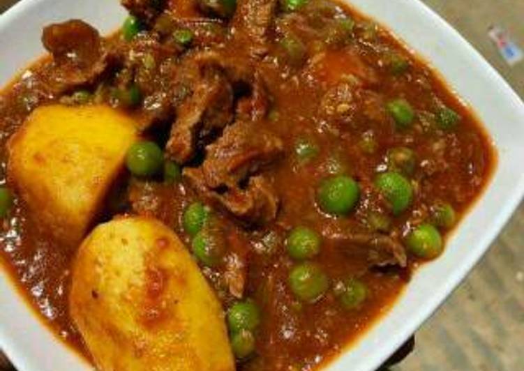 Beef stew with peas