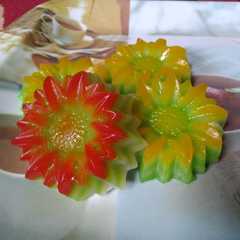 A picture of Kue lapis bunga.