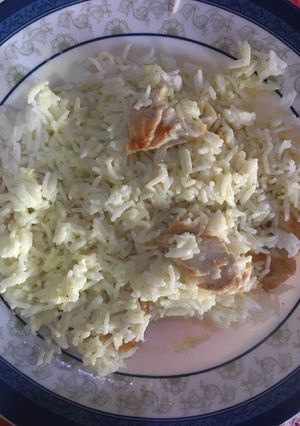 Una foto de Arroz basmati con pollo en salsa de curry y nata