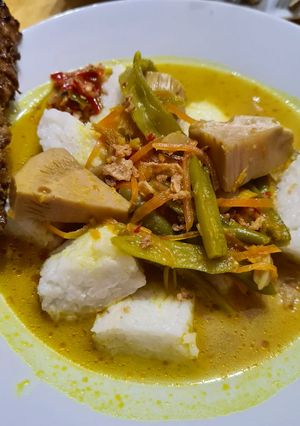 A picture of Indonesian Vegetables Coconut Stews.