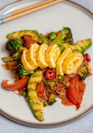 A picture of Stir fried noodle with cheesy Tamagoyaki and grilled soysauce avocado.