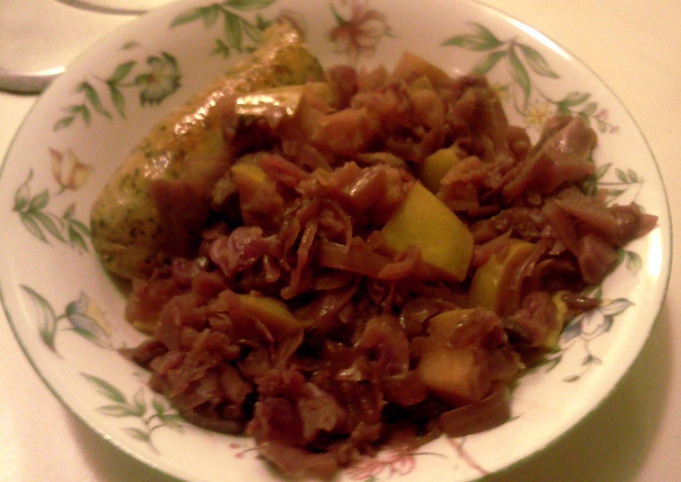 red cabbage with apples & wine