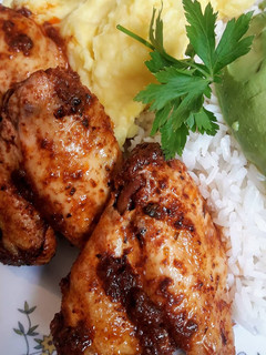 Una foto de Alitas de Pollo a la Olla con puré de papas amarillas🇵🇪#BICENTENARIO