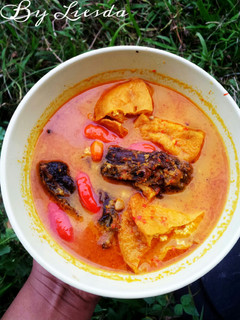 Foto resep Sayur Pedas Iwak Pe (ikan pari asap)
