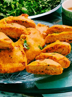 ब्रेड पकौड़ा (bread pakoda recipe in Hindi) रेसिपी मुख्य फोटो