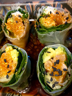 Una foto de Nems de Salmón y Aguacate