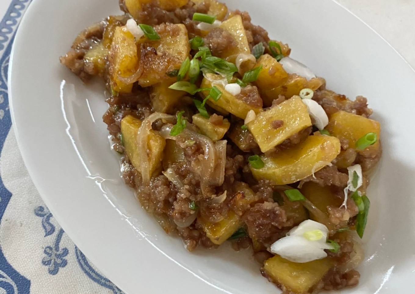 Tumis kentang daging sapi