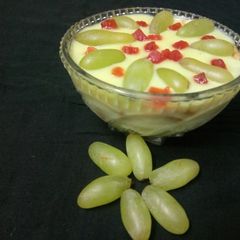 Grapes biscuit flavoured custard A picture of Grapes biscuit flavoured custard.