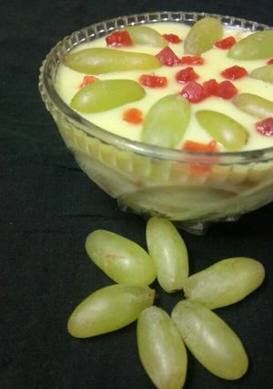 A picture of Grapes biscuit flavoured custard.