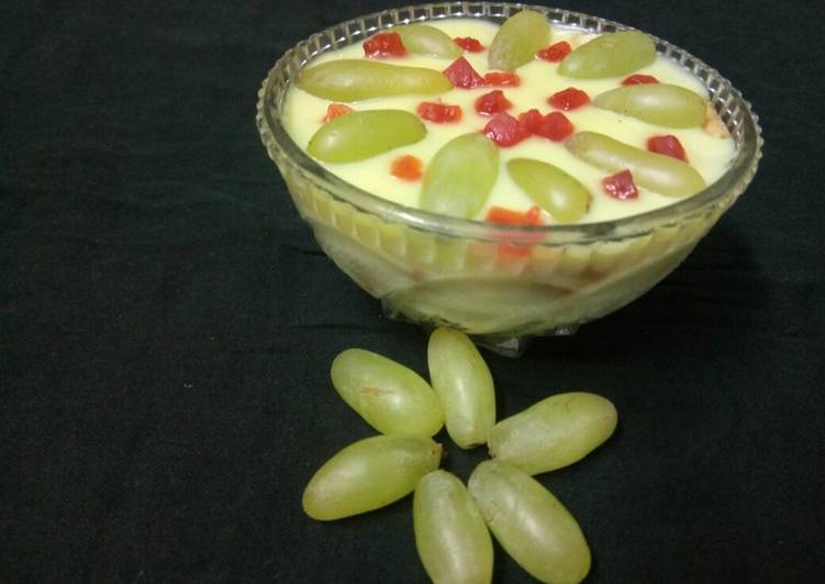 How to Make the Best Grapes biscuit flavoured custard