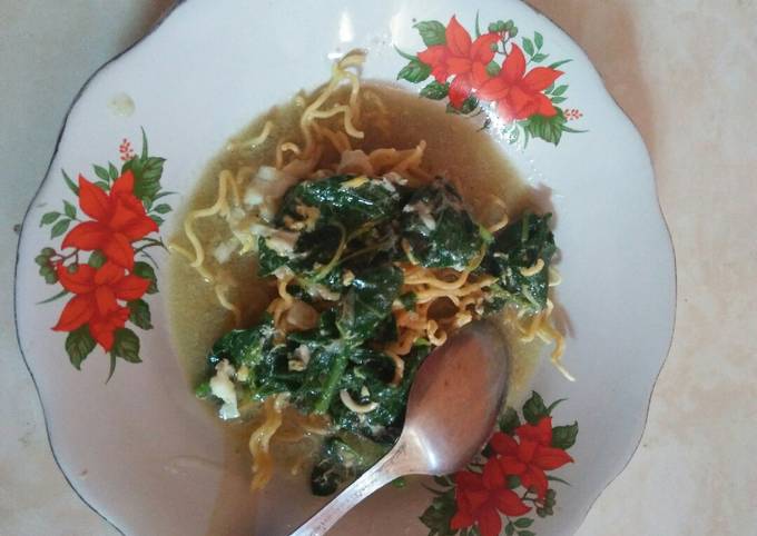 Mie titi sayur bayam