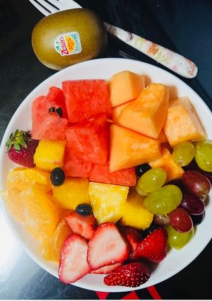 Una foto de Ensalada de Frutas surtidas de Verano !