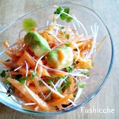 A picture of Carrot, Avocado and Sprout Salad.