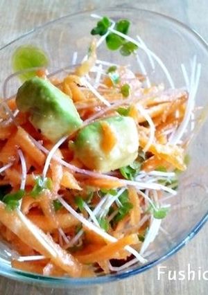 A picture of Carrot, Avocado and Sprout Salad.