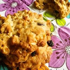 A picture of Fruit Granola Biscuits.